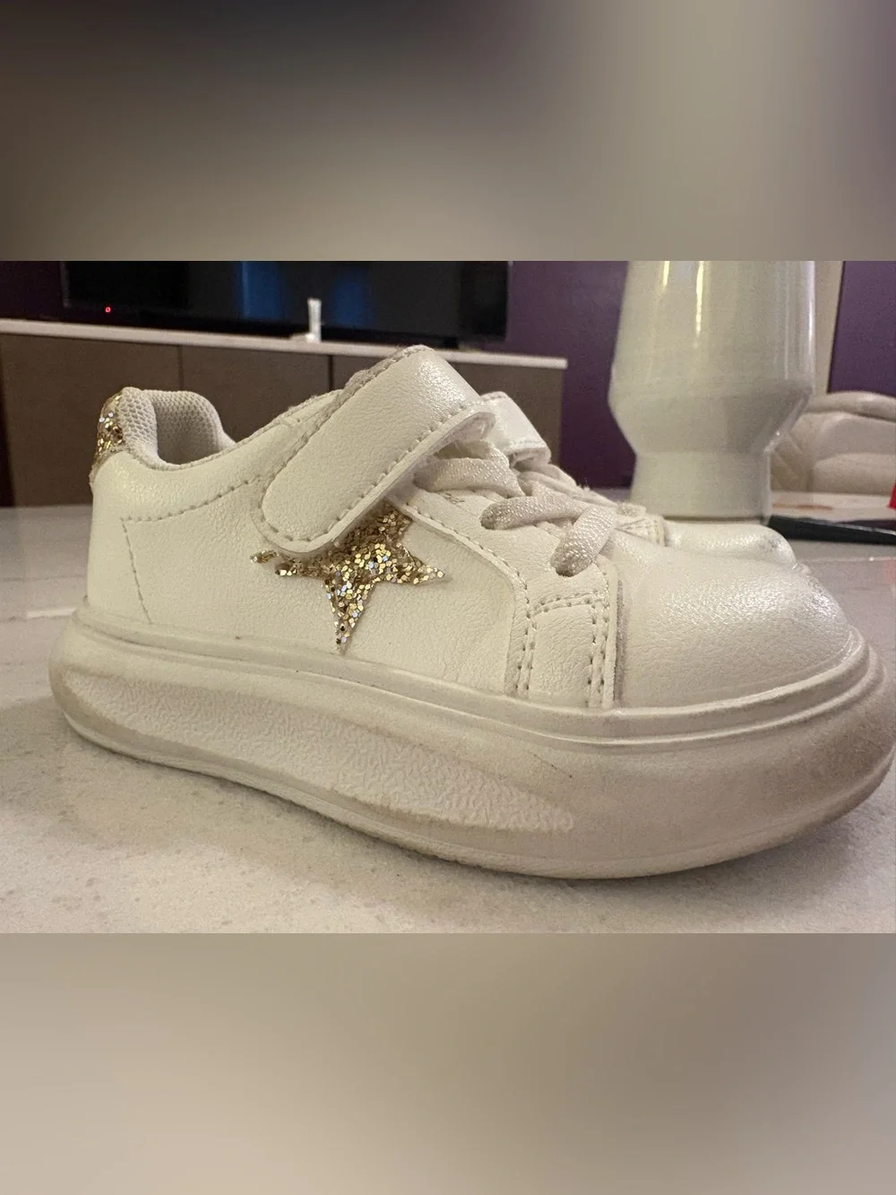 SHEIN White Kids Sneakers with Gold Glitter Star Accent